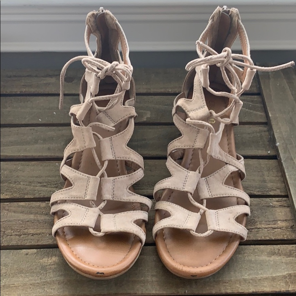 Crown Vintage tan strappy sandals
